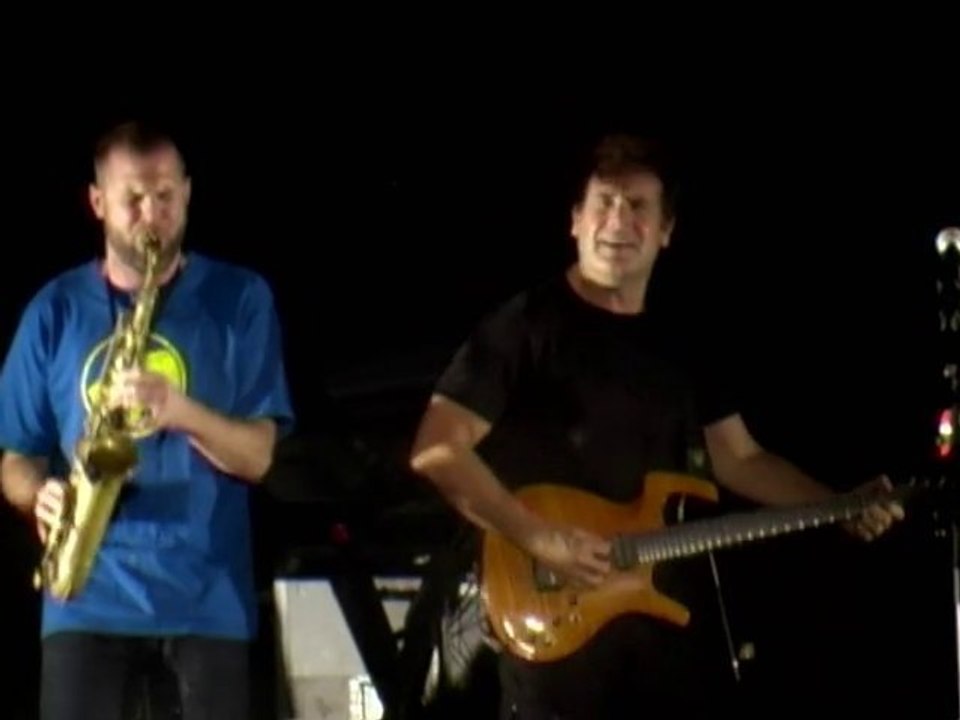 08. Bullets For Bafazana - Johnny Clegg - Béziers 2010