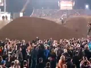 BMX Rider se crash sur la foule