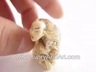 Mammoth ivory Netsuke - Japanese samurai on a Skull