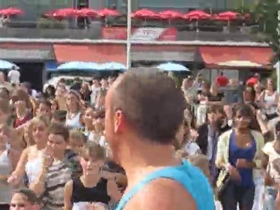 FLASH MOB RUBAN BLEU SAINT NAZAIRE 11 SEPTEMBRE 2010