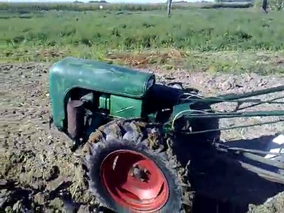 Holder E 11   Premiers éssais de labour