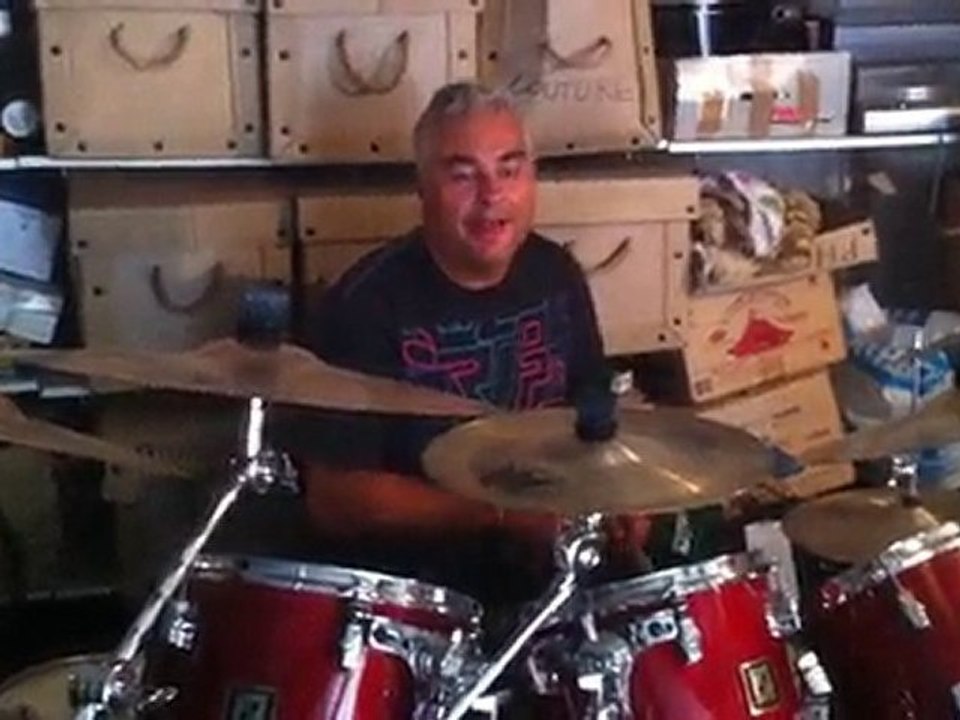 Fred à la batterie sur ACDC