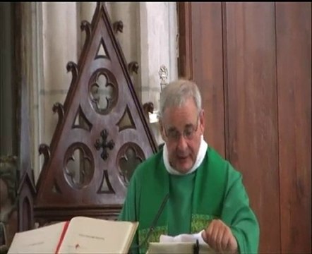 Mot d'adieu du pères Mamelle lors de la dernière messe à Cha