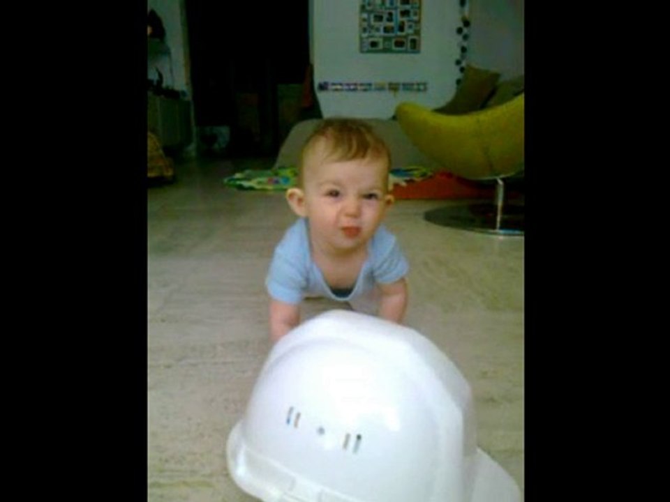 lisa & le casque de chantier