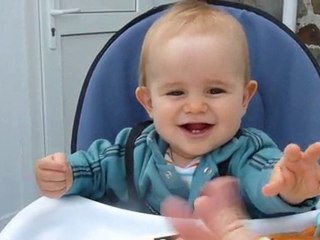 11 sept 10 Bastien claque des doigts