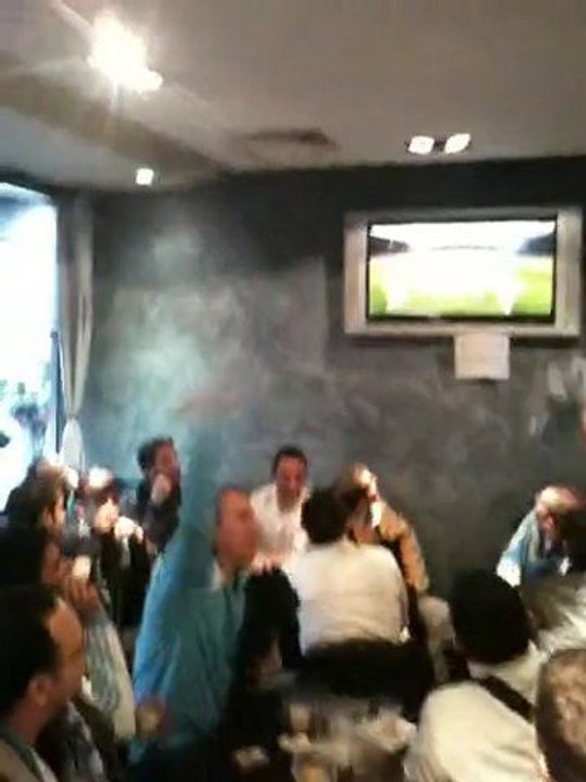 ambiance dans un bar à marseille avant le titre !