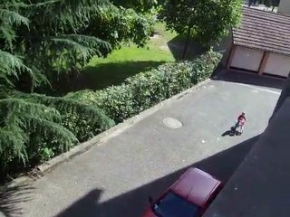 Estéban fait du vélo