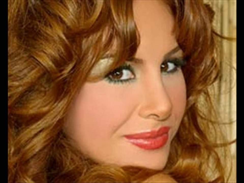 Betül Demir Uzak Uzak (2008)