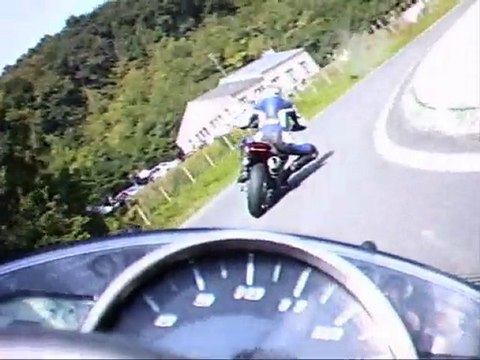 BMW S1000 RR et Yamaha 600 Fazer à Folembray(cam embarquée)