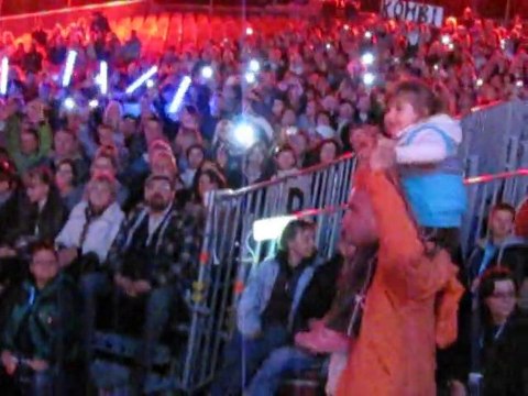 Publicznosc podczas koncertu Kombi