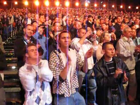 Publicznosc podczas koncertu Kombi