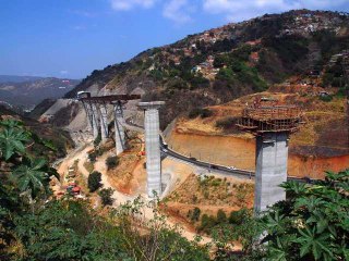 Viaducto autopista Caracas-La Guaira