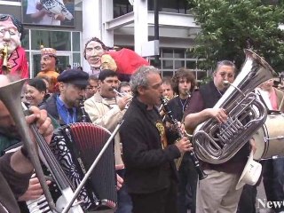 NewCa.com: 2010 Ashkenaz Festival: Parade (HD)