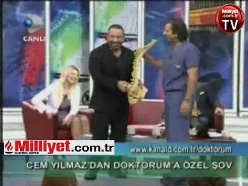 Samsun.Net Cem Yılmaz kırdı geçirdi