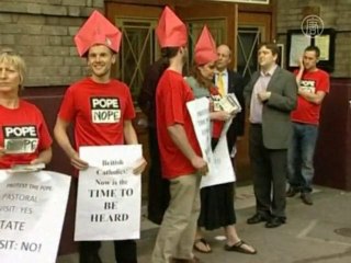 Активисты готовят протесты к приезду папы римского