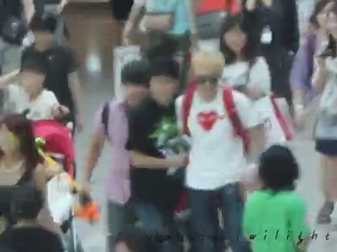 100819 Wooyoung nichKhun JunSu @Incheon Airport Taiwan