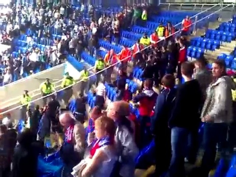 Reading vs Crystal Palace Bloke falls down the stairs