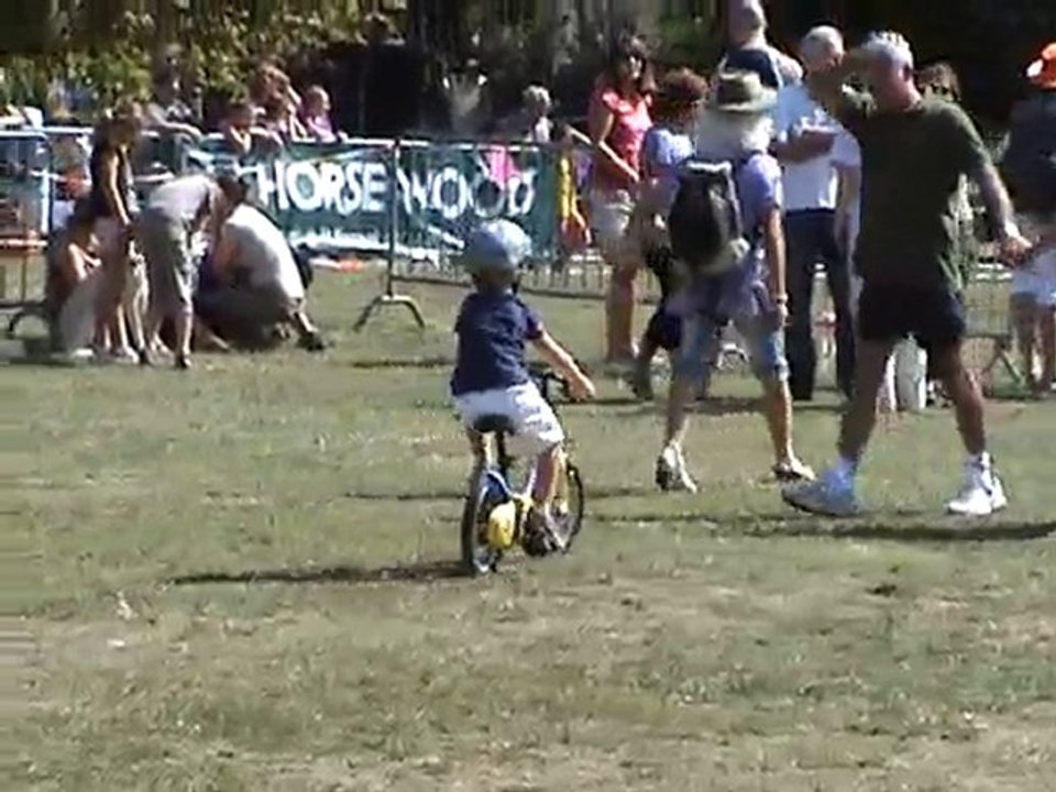 1ère fois sans petites roulettes-2ème essai, et c'est parti!