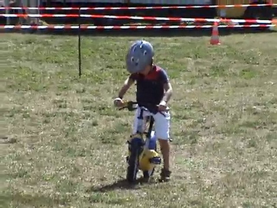 1ère fois sans petites roues-Redémarrage et arrêt maîtrisés!