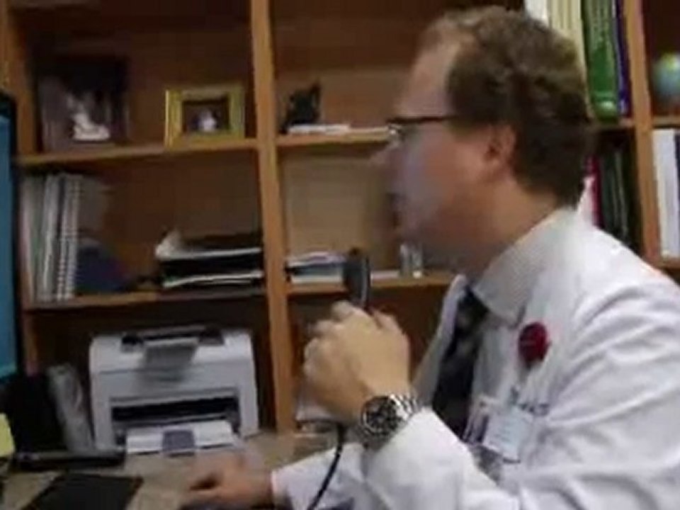 Cardiologist Using EHR in his Office