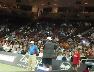 Andy Roddick imitates Maria Sharapova