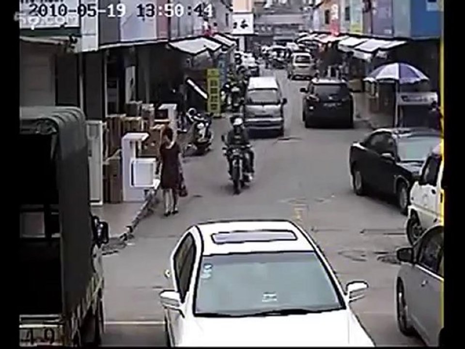 VOL À L'ITALIENNE EN ASIE, RATÉ BIEN SUR :)