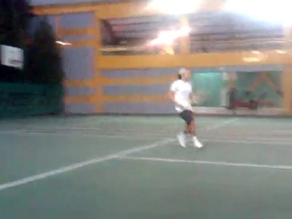 Çaça playing tennis against Engin