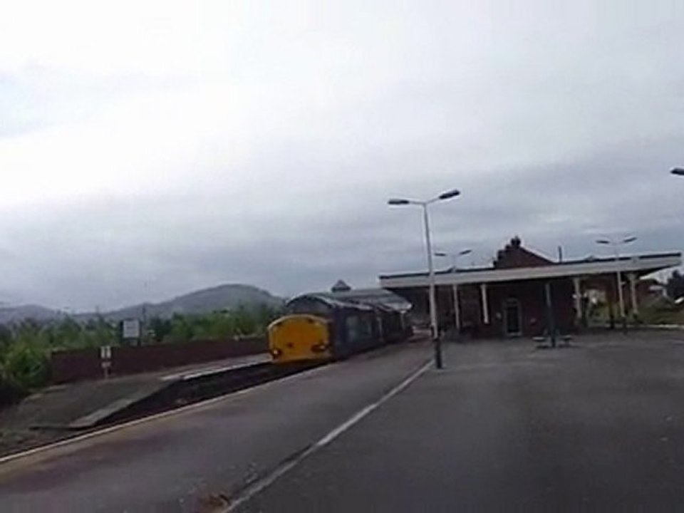 37059 + 610 at Llandudno Junction (17/08/2010)