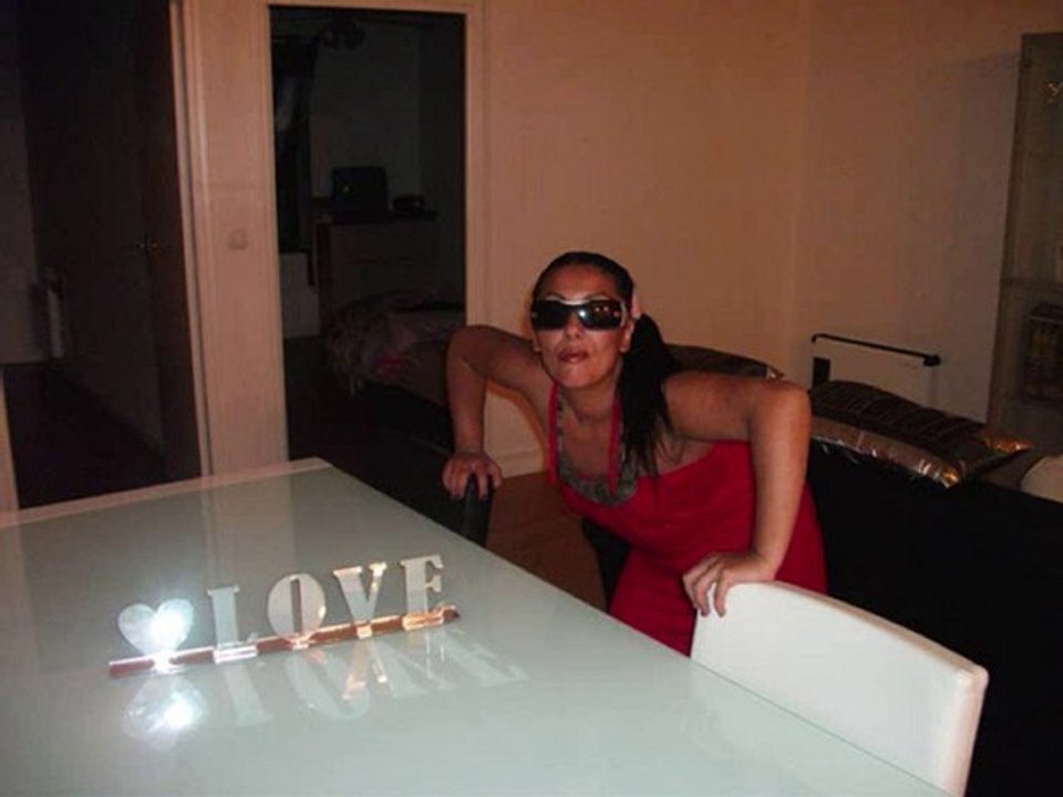 nou on saime et notre chanson moi clo et gina amoooooooooo