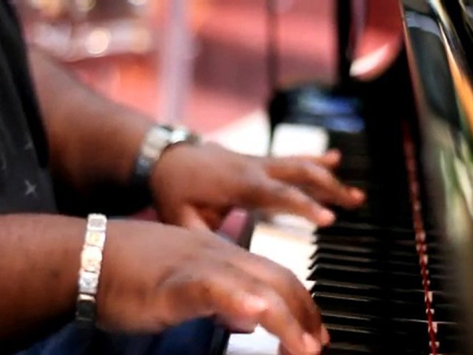 Harry Thompson "Heart In My Hands"