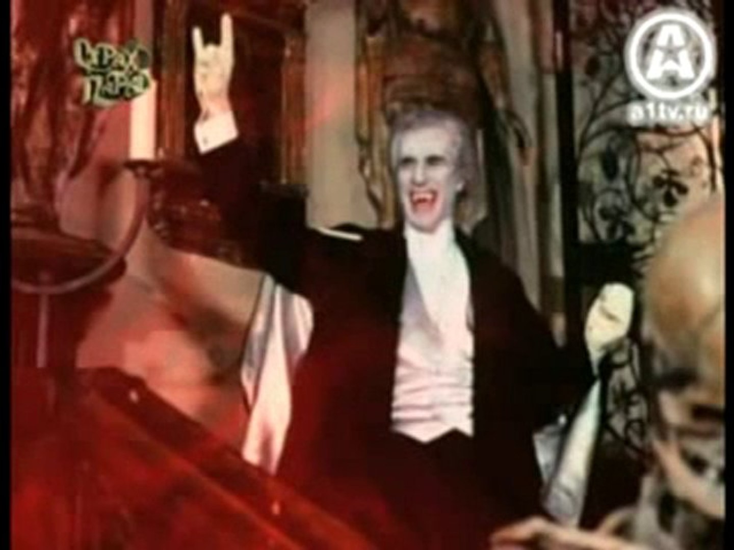 ⁣Клипы о любви, смерти и маньяках!