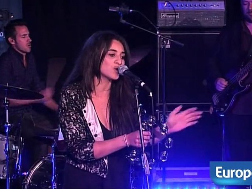 Le concert intime de Camélia Jordana