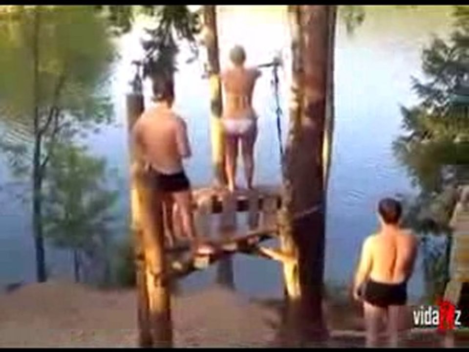 La femme de régis fait du trapèze