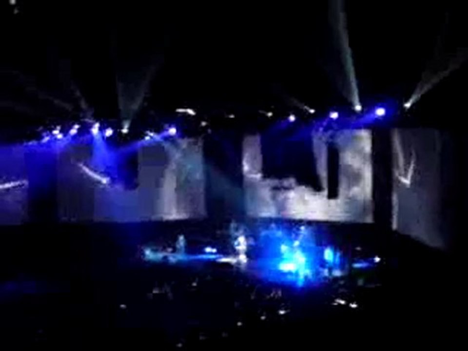 Indochine 15/09/10 Paris-Bercy " j'ai demandé à la lune"