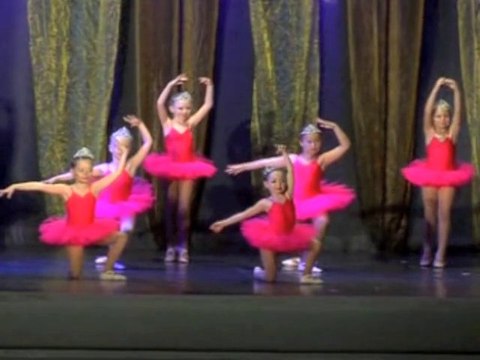 classique enfants tutu rouge 2010 Monique Mufraggi Corsica