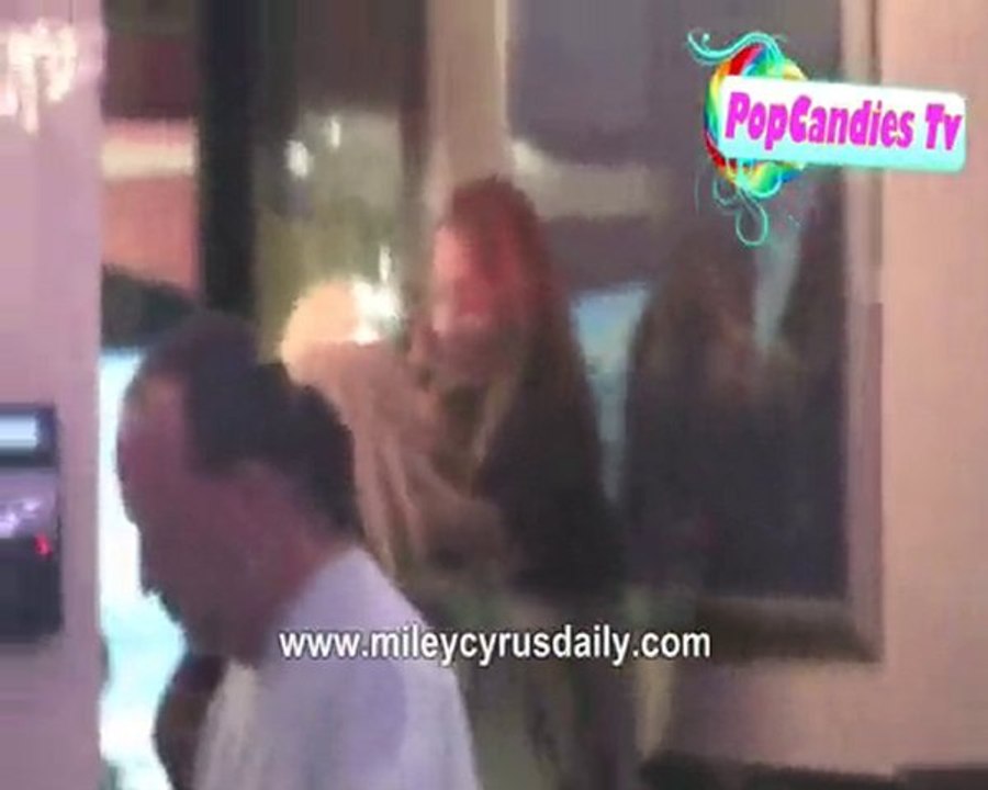 Miley with Demi, Rob Kardashian & friends in Pinz Bowling