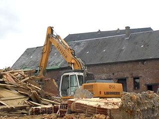 Feuquières : la démolition du centre