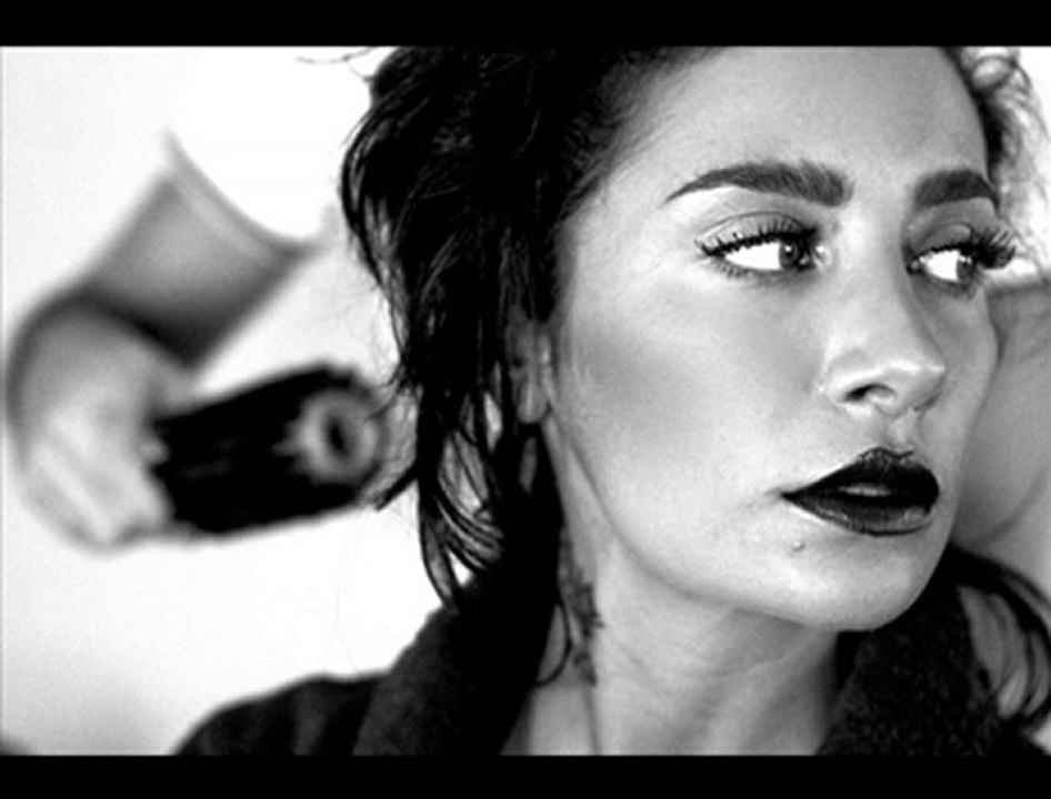 Sıla'dan Fransızca Şarkı