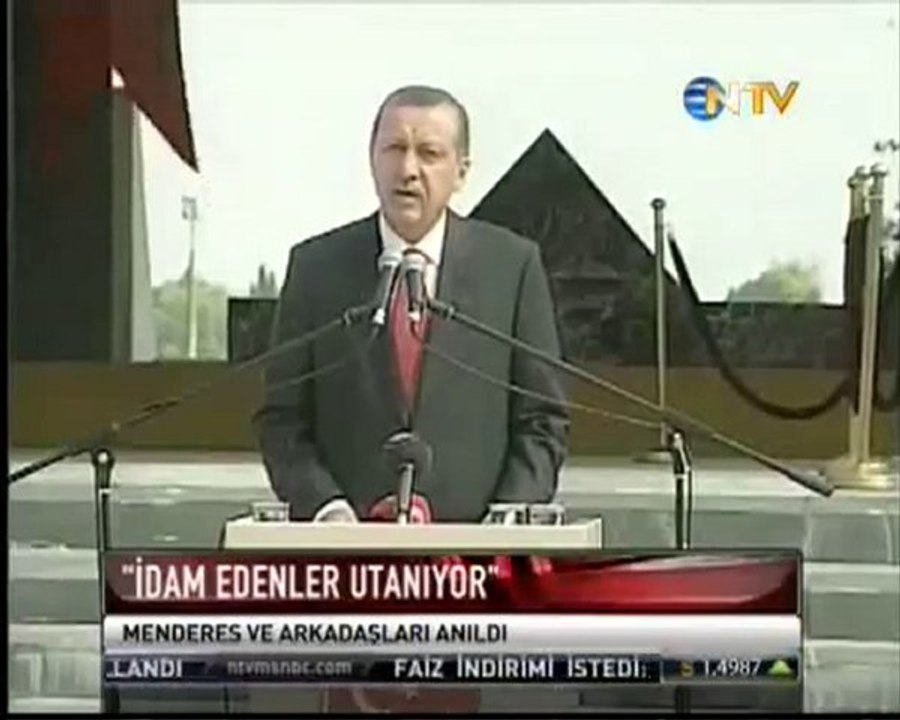 Başbakan Menderes'in kabrinde konuştu
