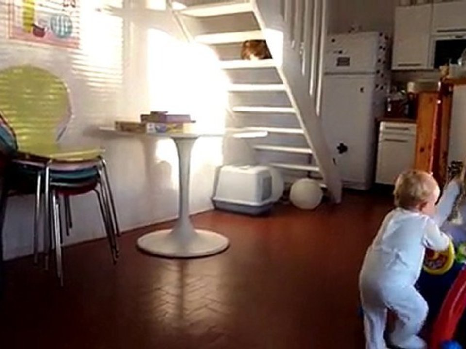 20100828 Romain joue avec Clara Lacanau