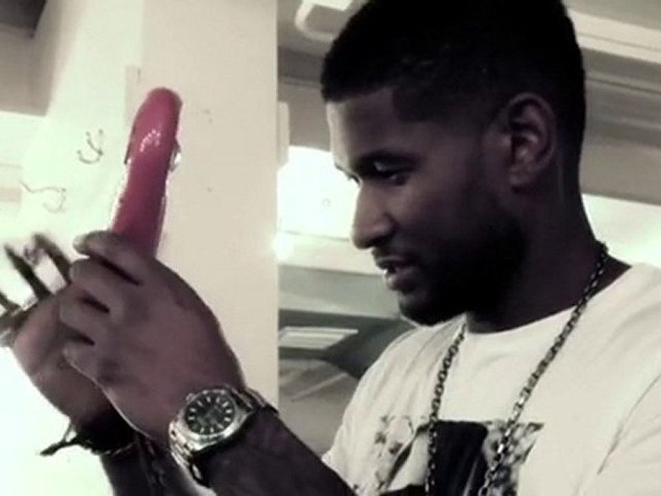 Usher on Shoes