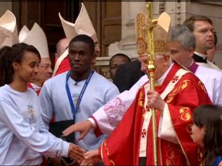 Young Catholics give Pope rock star welcome