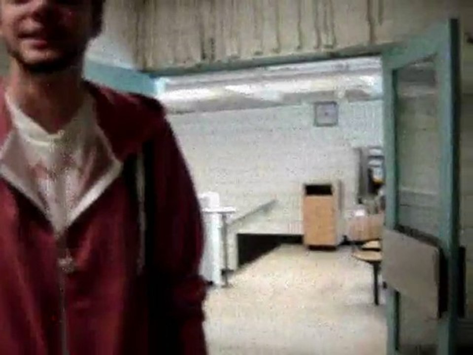 JOHNNYHEAD1: Johnny se découvre au Cégep