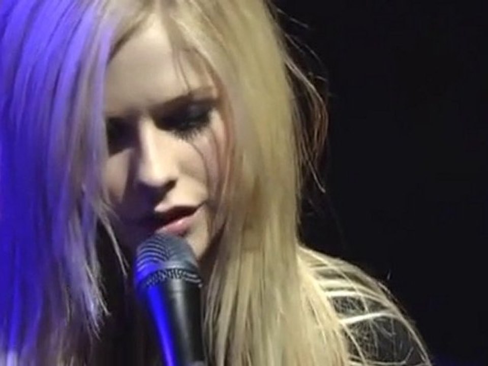 AVRIL LAVIGNE - Slipped Away (live Budokan 2005) [HQ]
