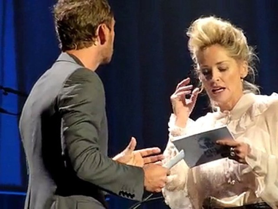 17.09.10 PEACE ONE DAY Jude Law et Sharon Stone au Zenith