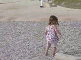 015 - Lilith marche sur les graviers...