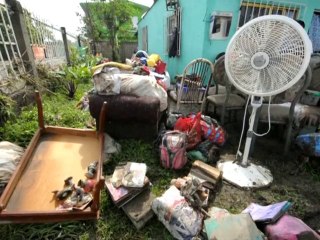 Rescue begins as Hurricane Karl kills three in Mexico