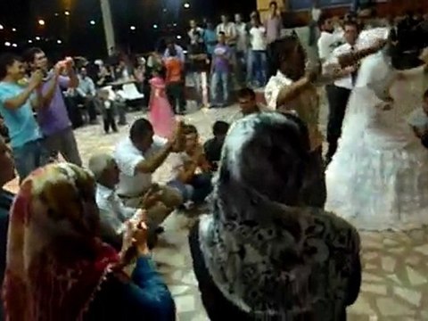 ZAHİDE İLE EMRAH -OYUN HAVALARI