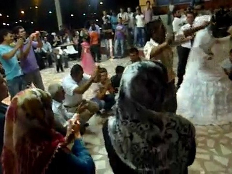 ZAHİDE İLE EMRAH -OYUN HAVALARI