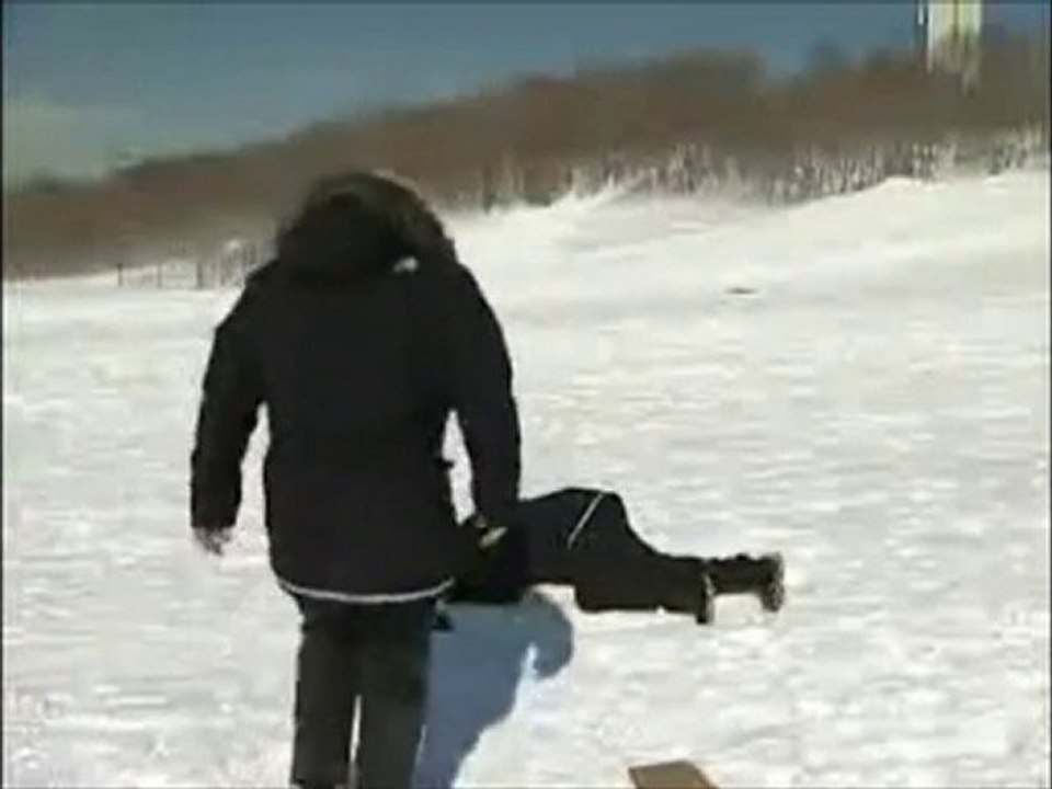 Paf la blonde! paf le journaliste! pas blonde mais aussi con